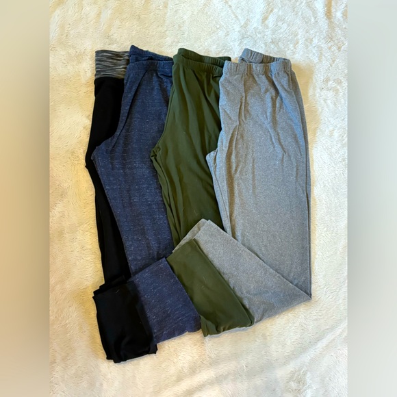 Leggings Bundle (includes 4 pairs)— Sizes M & L - Picture 2 of 7